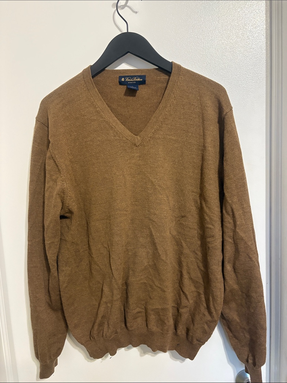 Brooks Brothers Men's V-Neck Merino WoolSweater in Warm Brown